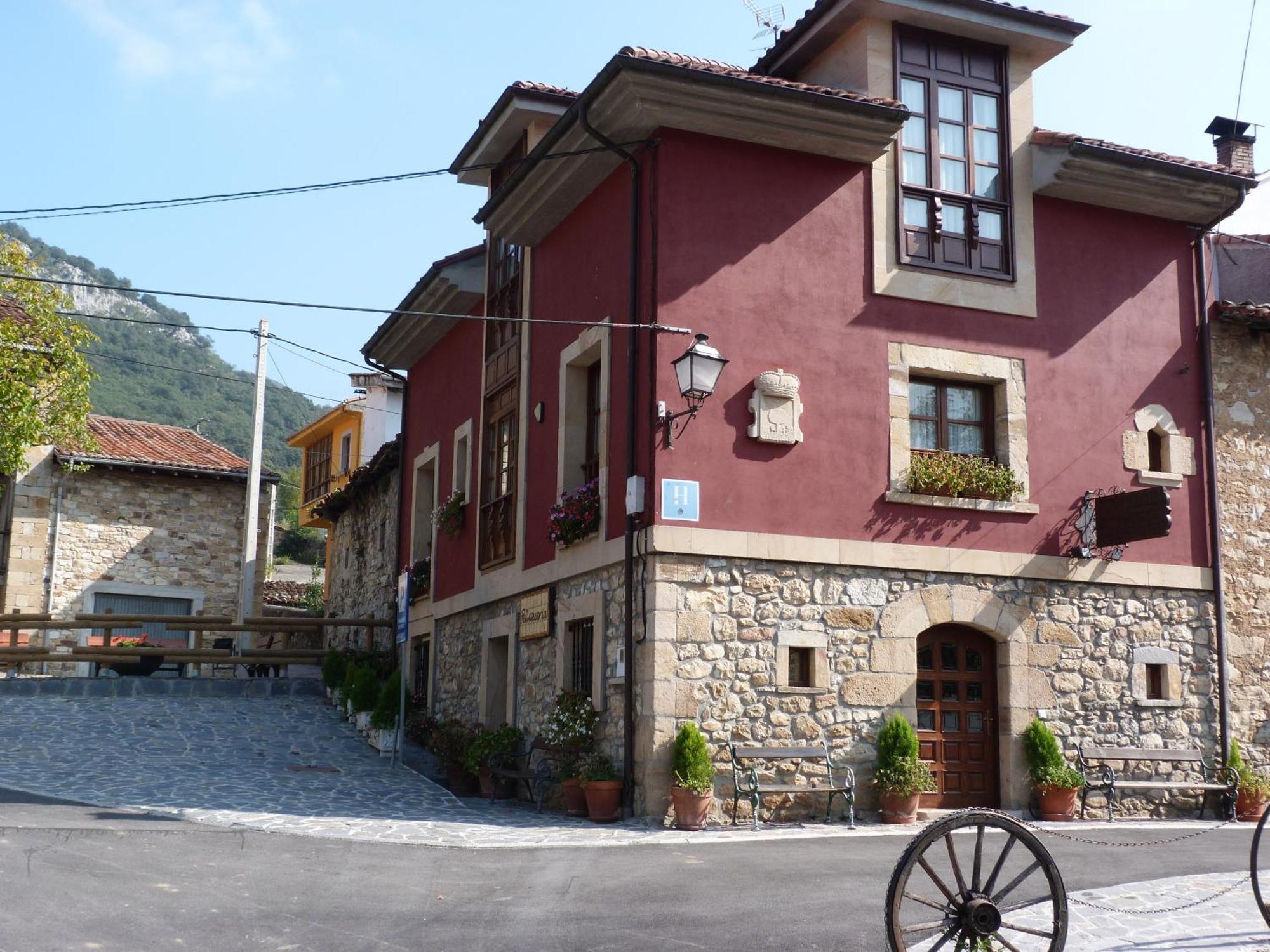 Hotel Mestas Arenas De Cabrales Exterior foto